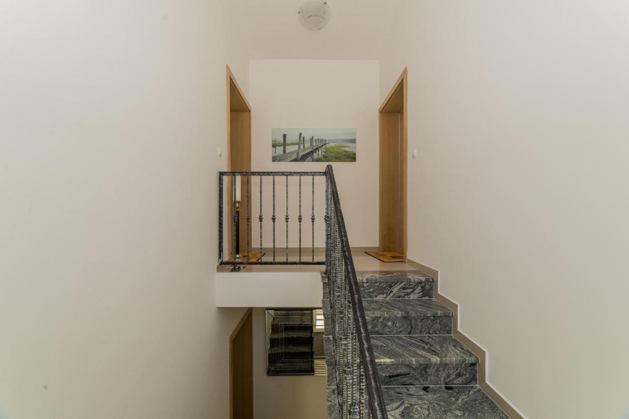 Apartments Djian Vir Ngoại thất bức ảnh